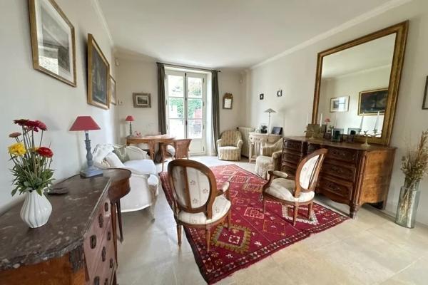 Belle demeure familiale de la renaissance avec son jardin suspendu à Écouen