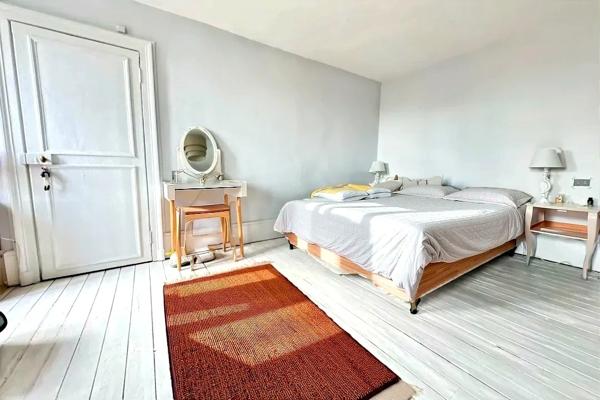 Belle demeure familiale de la renaissance avec son jardin suspendu à Écouen