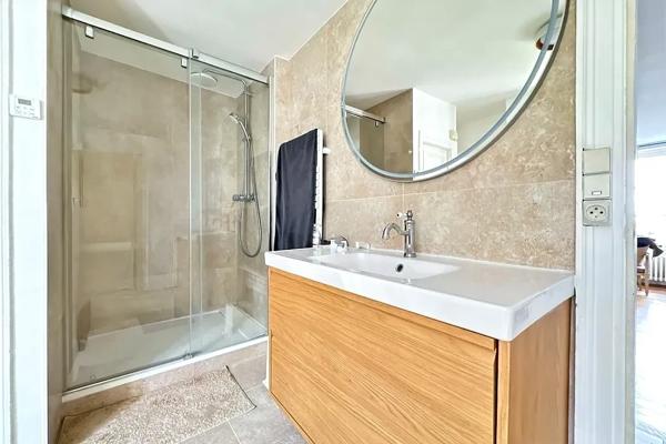 Belle demeure familiale de la renaissance avec son jardin suspendu à Écouen