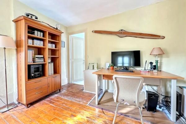 Belle demeure familiale de la renaissance avec son jardin suspendu à Écouen