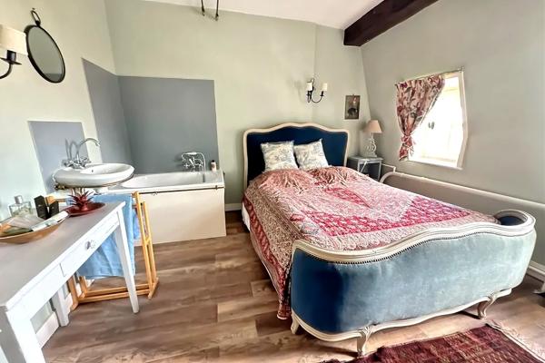 Belle demeure familiale de la renaissance avec son jardin suspendu à Écouen