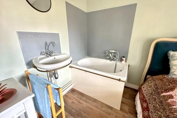 Belle demeure familiale de la renaissance avec son jardin suspendu à Écouen