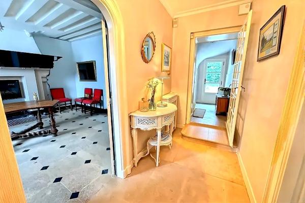 Belle demeure familiale de la renaissance avec son jardin suspendu à Écouen