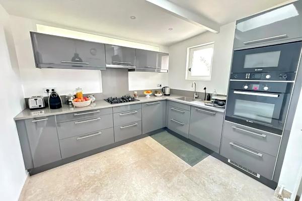 Belle demeure familiale de la renaissance avec son jardin suspendu à Écouen