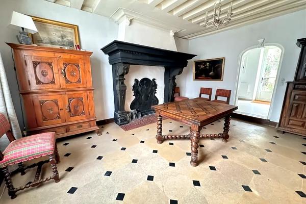 Belle demeure familiale de la renaissance avec son jardin suspendu à Écouen