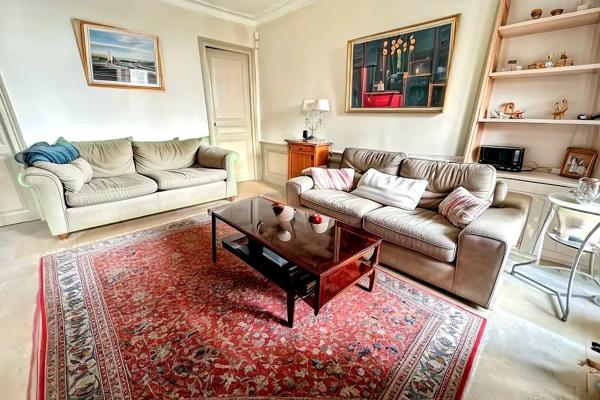 Belle demeure familiale de la renaissance avec son jardin suspendu à Écouen