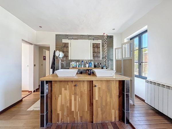 Centre-ville, 190m² - 6 chambres avec jardin