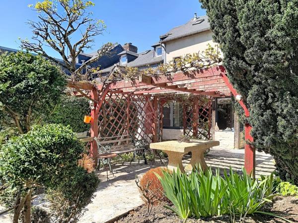 Centre-ville, 190m² - 6 chambres avec jardin