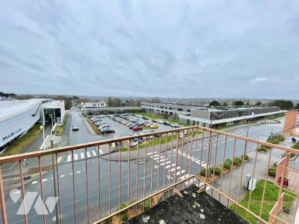 Appartement de type 3 a remettre au gout du jour.
Au dernier étage sans ascenseur.
Ayant une ...