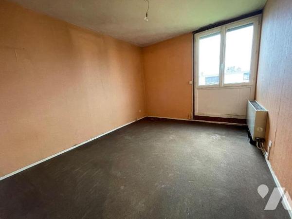 Appartement de type 3 a remettre au gout du jour.
Au dernier étage sans ascenseur.
Ayant une ...