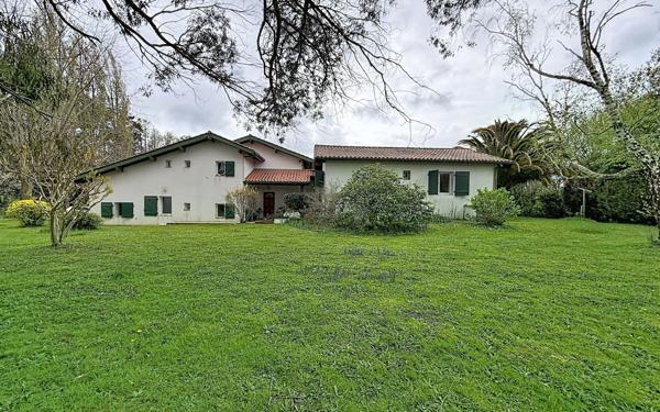 Maison à vendre    9 pièces • 218,49 m2 Ustaritz