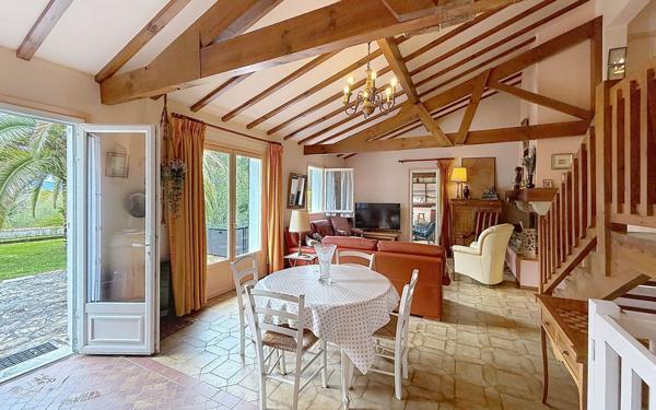 Maison à vendre    9 pièces • 218,49 m2 Ustaritz