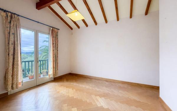 Maison à vendre    9 pièces • 218,49 m2 Ustaritz