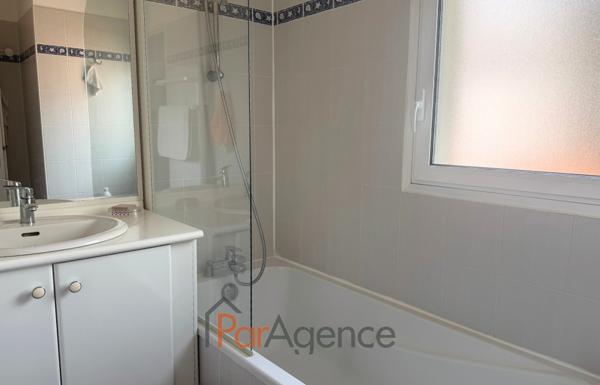 Appartement 3 pièces duplex traversant en parfait état avec