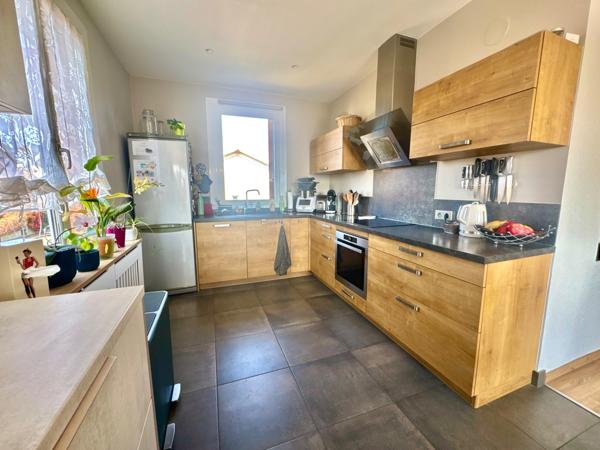 ROANNE (42)Maison de 152m², terrain de 638m²,  6 pièces dont  3 chambres