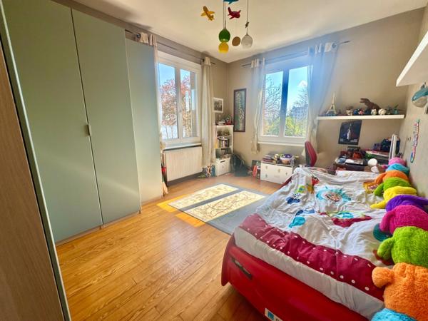 ROANNE (42)Maison de 152m², terrain de 638m²,  6 pièces dont  3 chambres