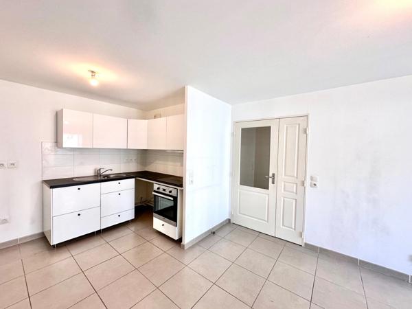 MARSEILLE 6ème, quartier Lodi , T2 de 44m2 avec Terrasse et possibilité place de parking privative en sous-sol.