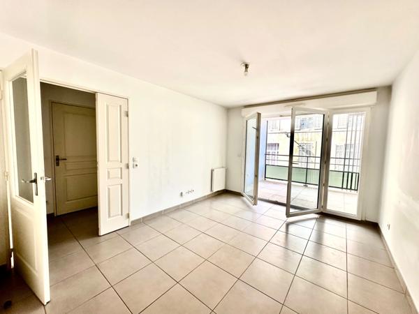 MARSEILLE 6ème, quartier Lodi , T2 de 44m2 avec Terrasse et possibilité place de parking privative en sous-sol.