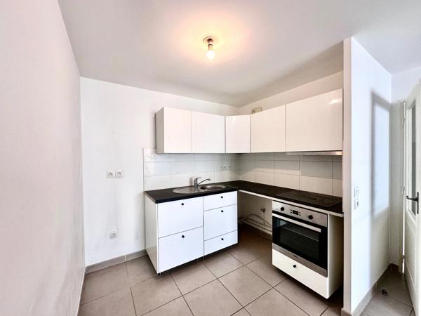 MARSEILLE 6ème, quartier Lodi , T2 de 44m2 avec Terrasse et possibilité place de parking privative en sous-sol.