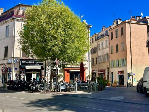 MARSEILLE 6ème, quartier Lodi , T2 de 44m2 avec Terrasse et possibilité place de parking privative en sous-sol.