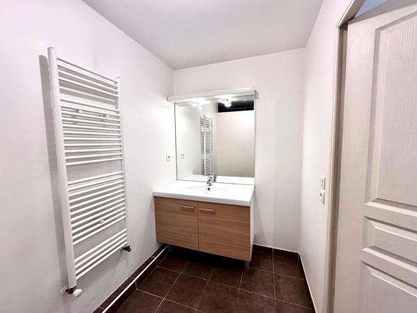 MARSEILLE 6ème, quartier Lodi , T2 de 44m2 avec Terrasse et possibilité place de parking privative en sous-sol.