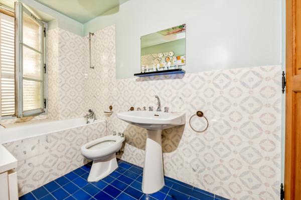 Janville-sur-Juine (91510) Maison de Maître en pierre du XIXe siècle avec parc arboré et piscine, à 45 min de Paris