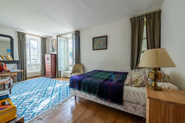 Janville-sur-Juine (91510) Maison de Maître en pierre du XIXe siècle avec parc arboré et piscine, à 45 min de Paris