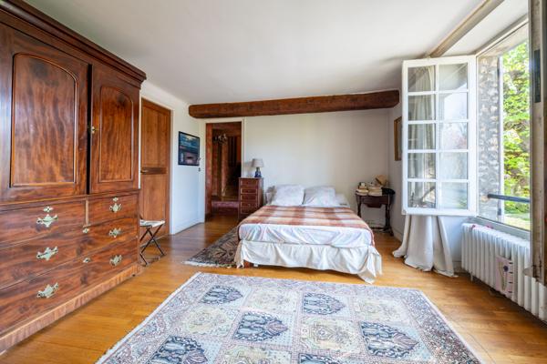 Janville-sur-Juine (91510) Maison de Maître en pierre du XIXe siècle avec parc arboré et piscine, à 45 min de Paris