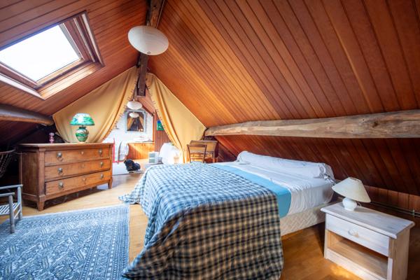 Janville-sur-Juine (91510) Maison de Maître en pierre du XIXe siècle avec parc arboré et piscine, à 45 min de Paris