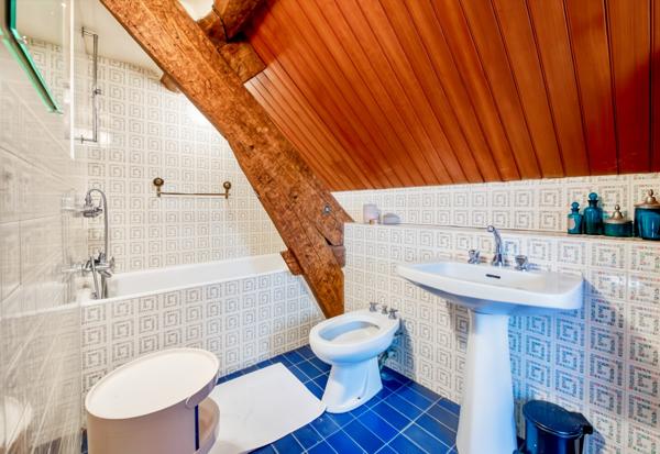 Janville-sur-Juine (91510) Maison de Maître en pierre du XIXe siècle avec parc arboré et piscine, à 45 min de Paris