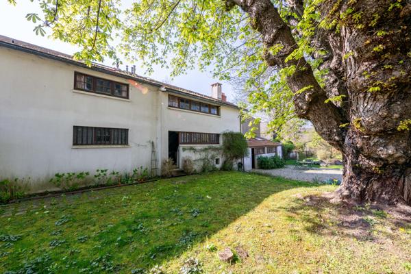 Janville-sur-Juine (91510) Maison de Maître en pierre du XIXe siècle avec parc arboré et piscine, à 45 min de Paris