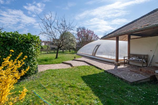 Janville-sur-Juine (91510) Maison de Maître en pierre du XIXe siècle avec parc arboré et piscine, à 45 min de Paris