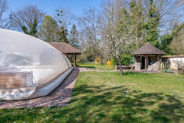 Janville-sur-Juine (91510) Maison de Maître en pierre du XIXe siècle avec parc arboré et piscine, à 45 min de Paris
