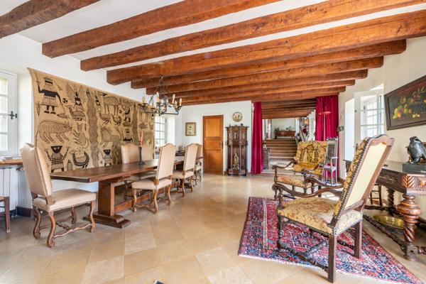 Janville-sur-Juine (91510) Maison de Maître en pierre du XIXe siècle avec parc arboré et piscine, à 45 min de Paris