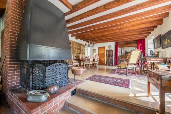 Janville-sur-Juine (91510) Maison de Maître en pierre du XIXe siècle avec parc arboré et piscine, à 45 min de Paris