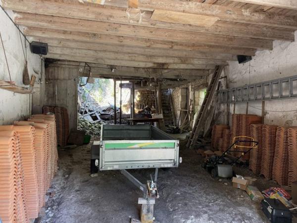 Maison Charentaise à restaurer avec dépendances