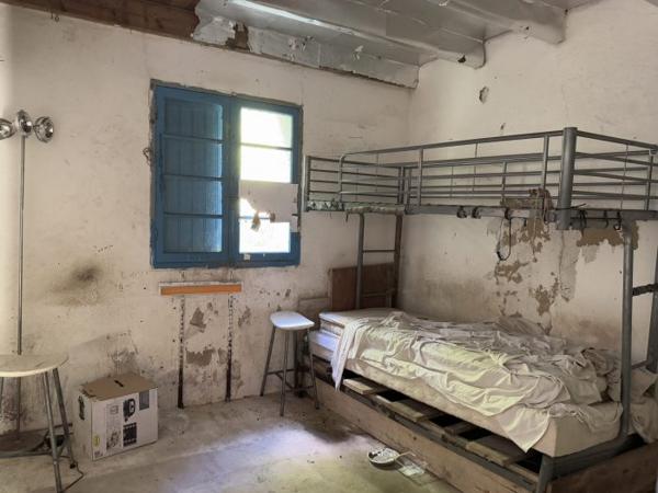 Maison Charentaise à restaurer avec dépendances