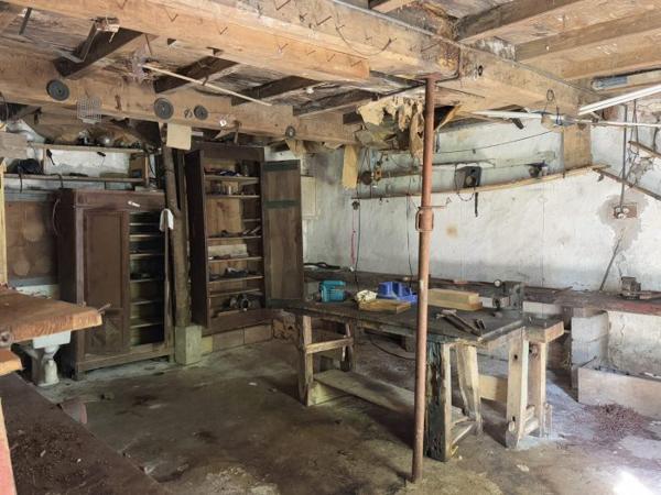 Maison Charentaise à restaurer avec dépendances