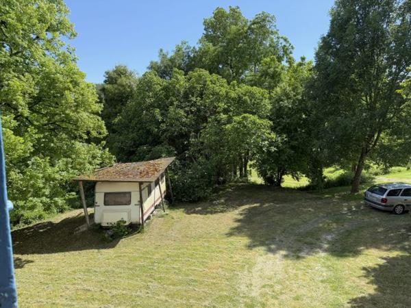 Maison Charentaise à restaurer avec dépendances