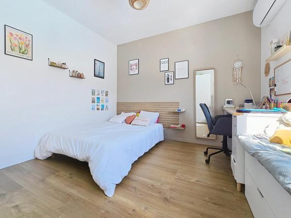 Charme et modernité, maison de caractère entièrement rénovée à PESSAC CAP DE BOS