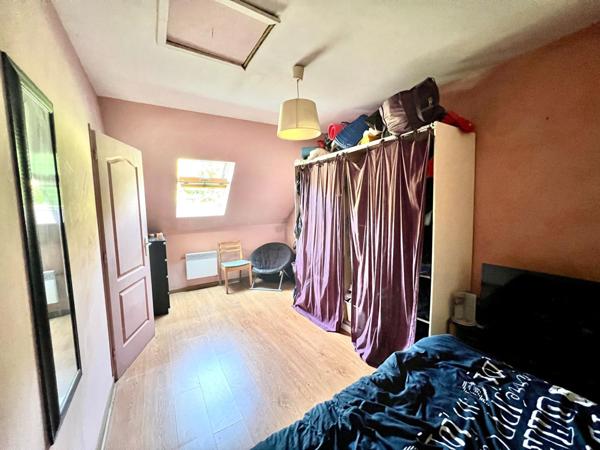 Maison récente de 4 chambres sur un jardin de près de 2000 m²