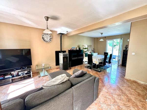 Maison récente de 4 chambres sur un jardin de près de 2000 m²