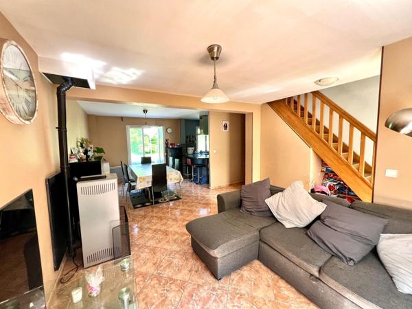 Maison récente de 4 chambres sur un jardin de près de 2000 m²