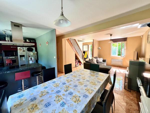 Maison récente de 4 chambres sur un jardin de près de 2000 m²