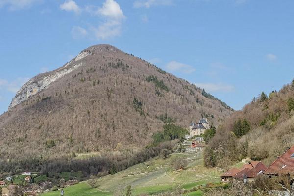 Duplex T3 avec terrasse, vue château – Menthon-Saint-Bernard