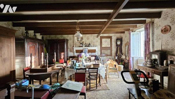 A vendre à VALENCE-EN-POITOU, VAUX  (86700)/ Une maison ancienne à restaurer 