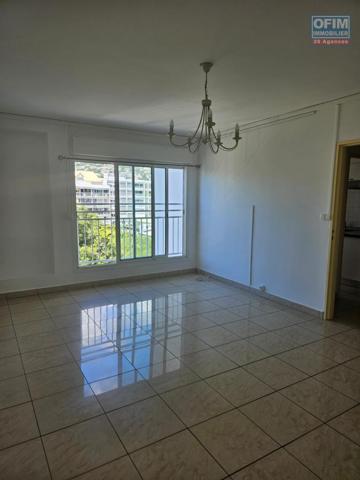 Appartement T3/T4 à Saint-Denis dans le Carré d’Or avec vue mer & montagne