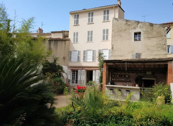 Grande maison de village 388 m² avec jardin – Centre Solliès-Pont