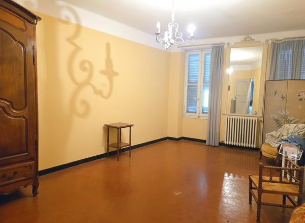 Grande maison de village 388 m² avec jardin – Centre Solliès-Pont