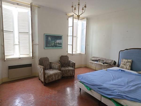 Grande maison de village 388 m² avec jardin – Centre Solliès-Pont